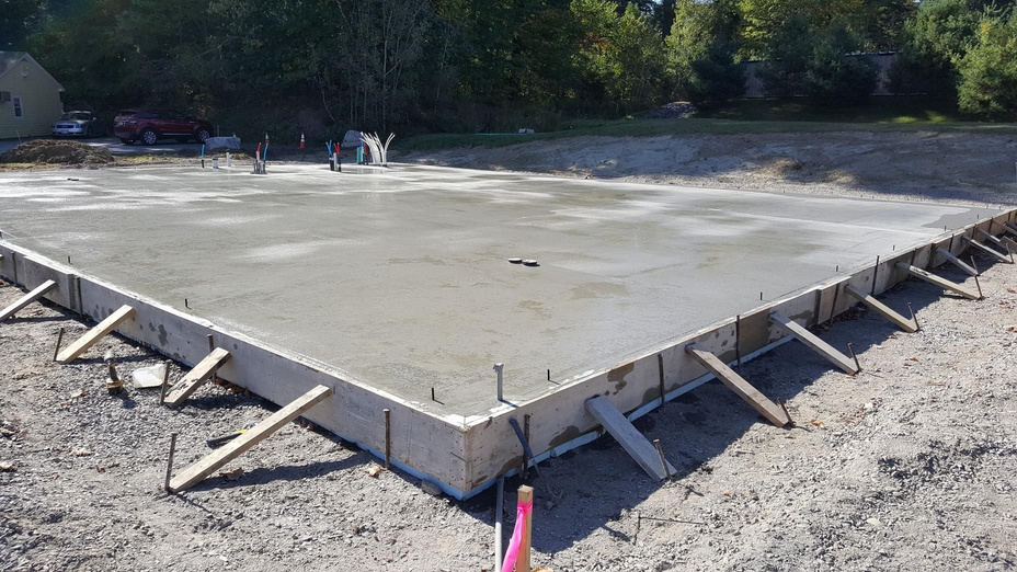Radier de hormigón en construcción