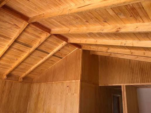 Interior de madera con terciado ranurado